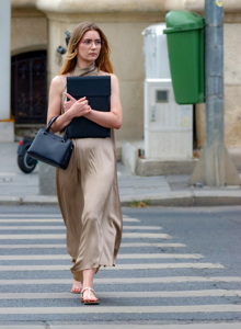 Stilish woman crossing a street